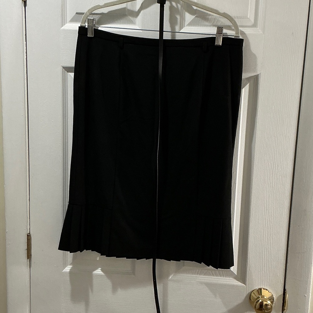 Talbots Black Pencil Skirt, belt with Pleated Hem Size 12